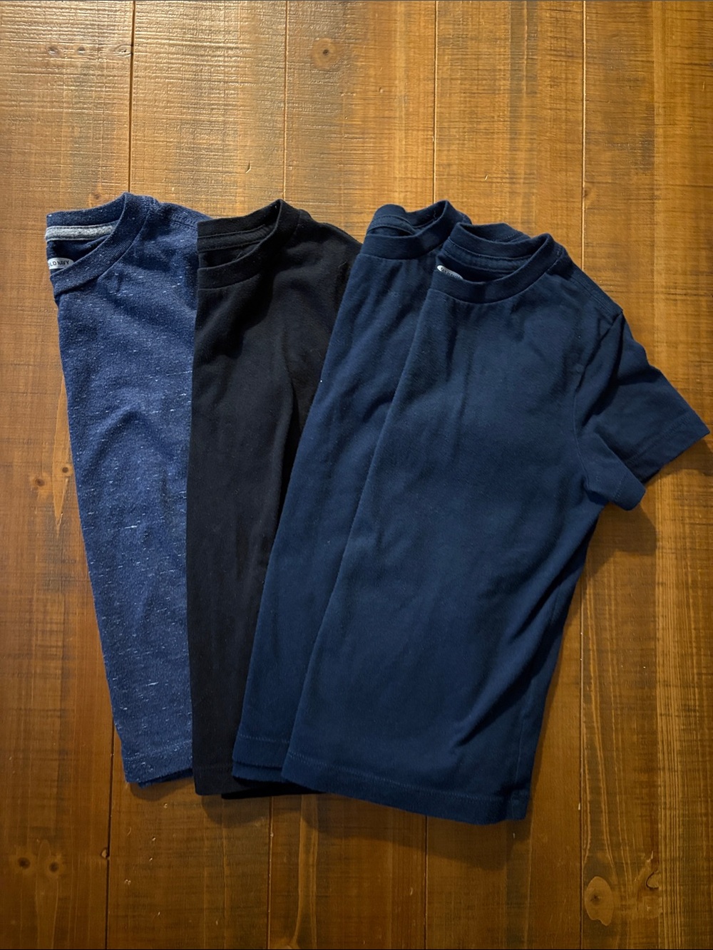 Old Navy Kids Short Sleeve Tees in Navy & Black Size XS (5)  - Set of 4